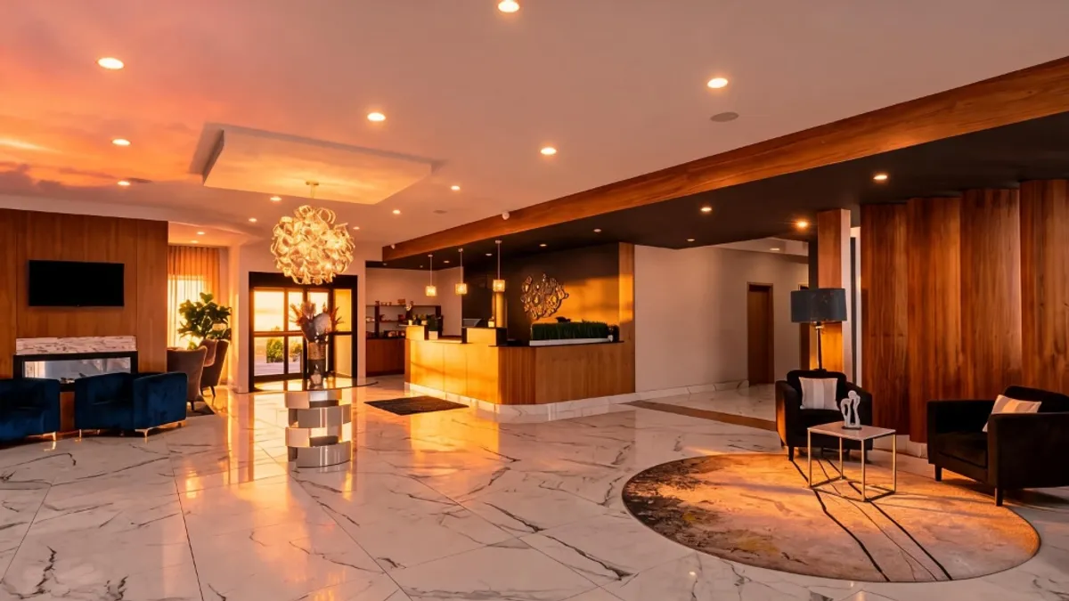 Best Western Plus — Montréal, Canada — HILO Mirrors hospitality installation
